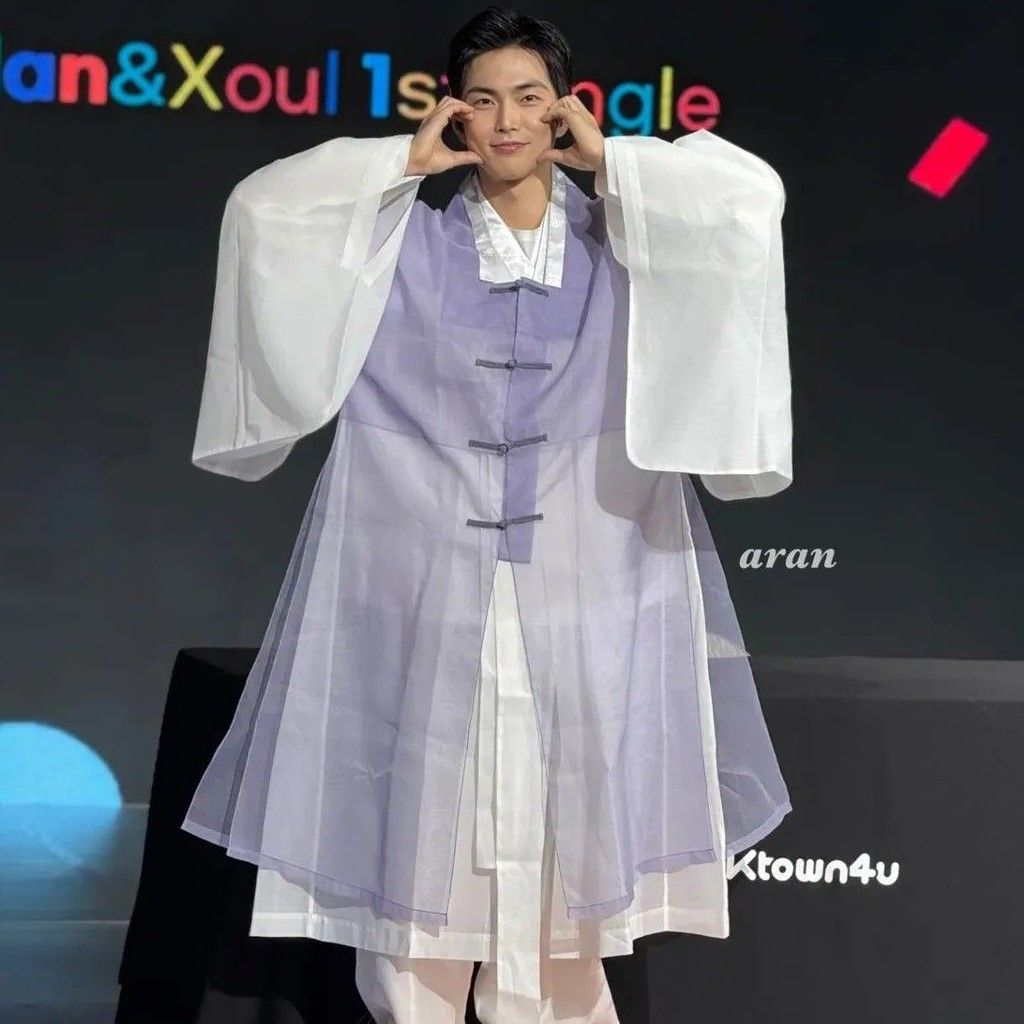 A moment captured by Seunghan's fan