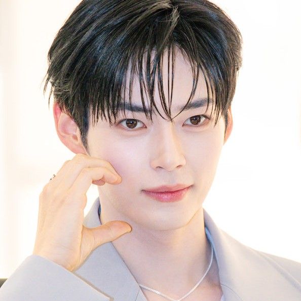 Momen yang diabadikan oleh penggemar Sung Hanbin (ZEROBASEONE)
