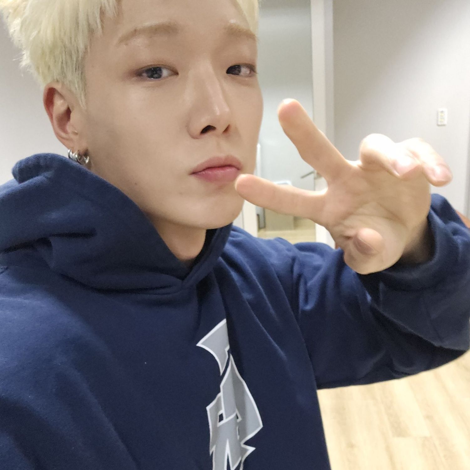 Behind-the-scenes cut of BOBBY (iKON)