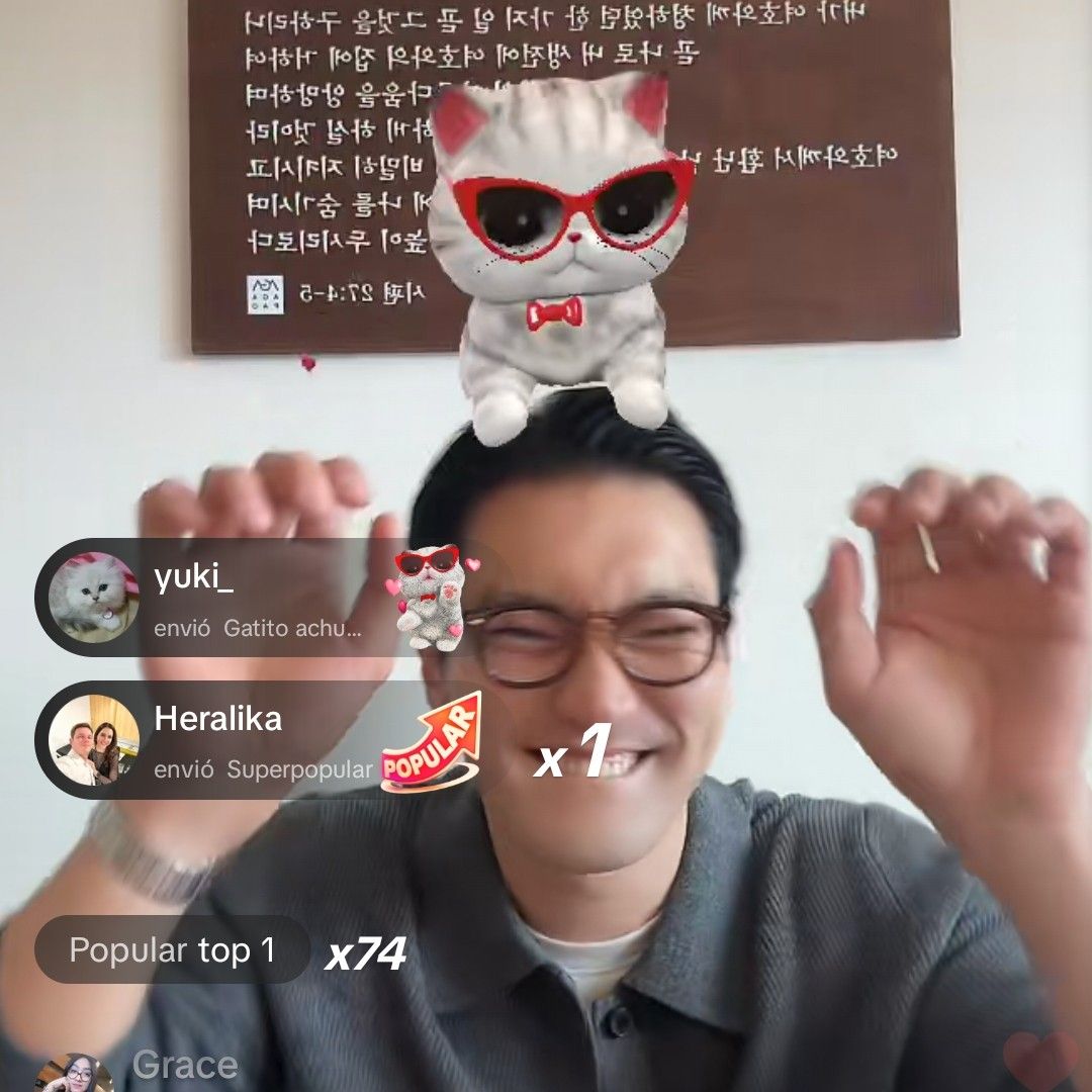 Recent activity shot of Siwon (Super Junior)