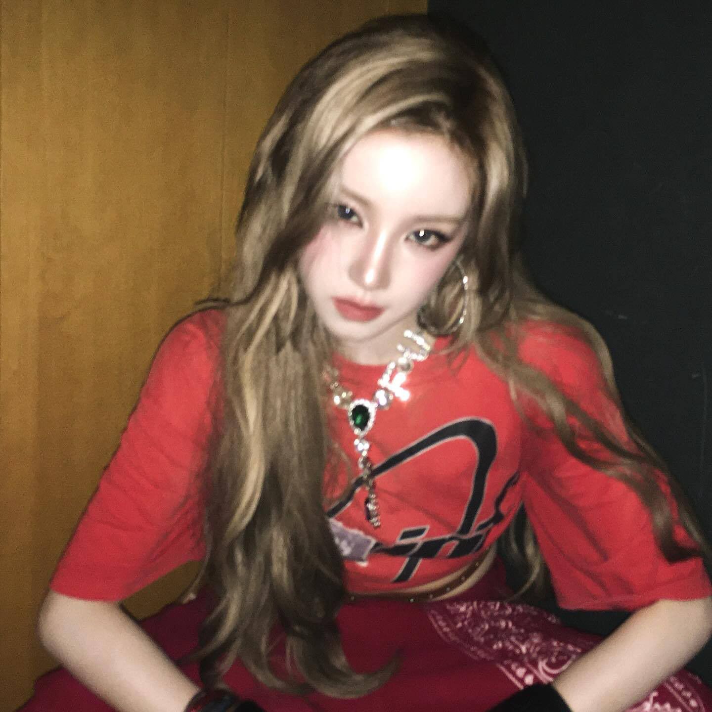 Behind-the-scenes cut of Yuqi (i-dle)