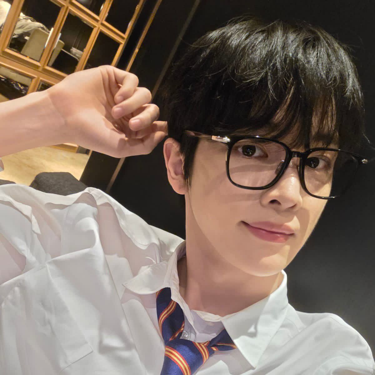 Recent activity shot of Sungchan (RIIZE)