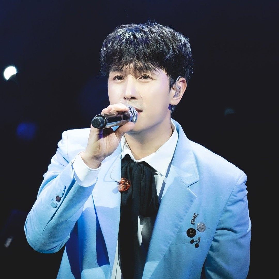 Behind-the-scenes cut of Kim Dongwan (SHINHWA)