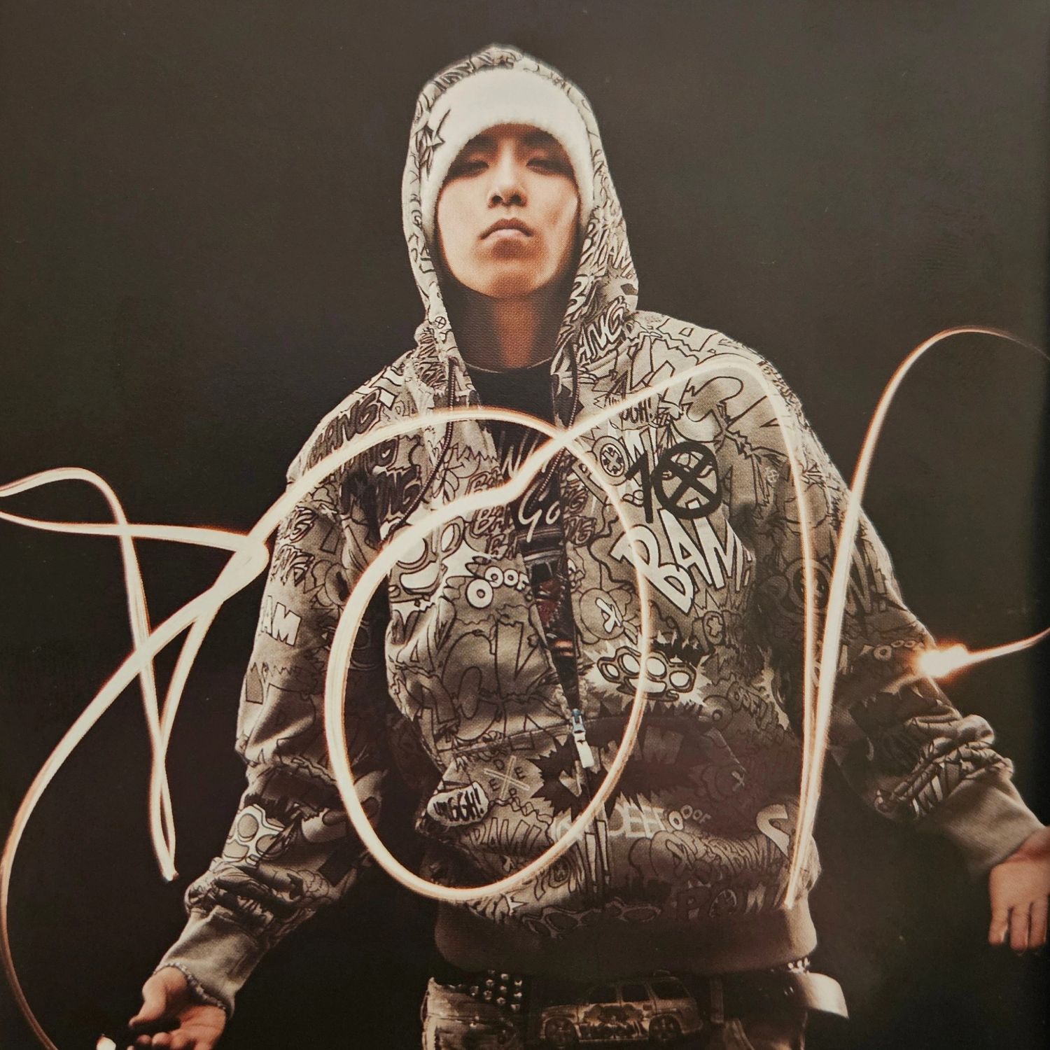 A moment captured by T.O.P's fan
