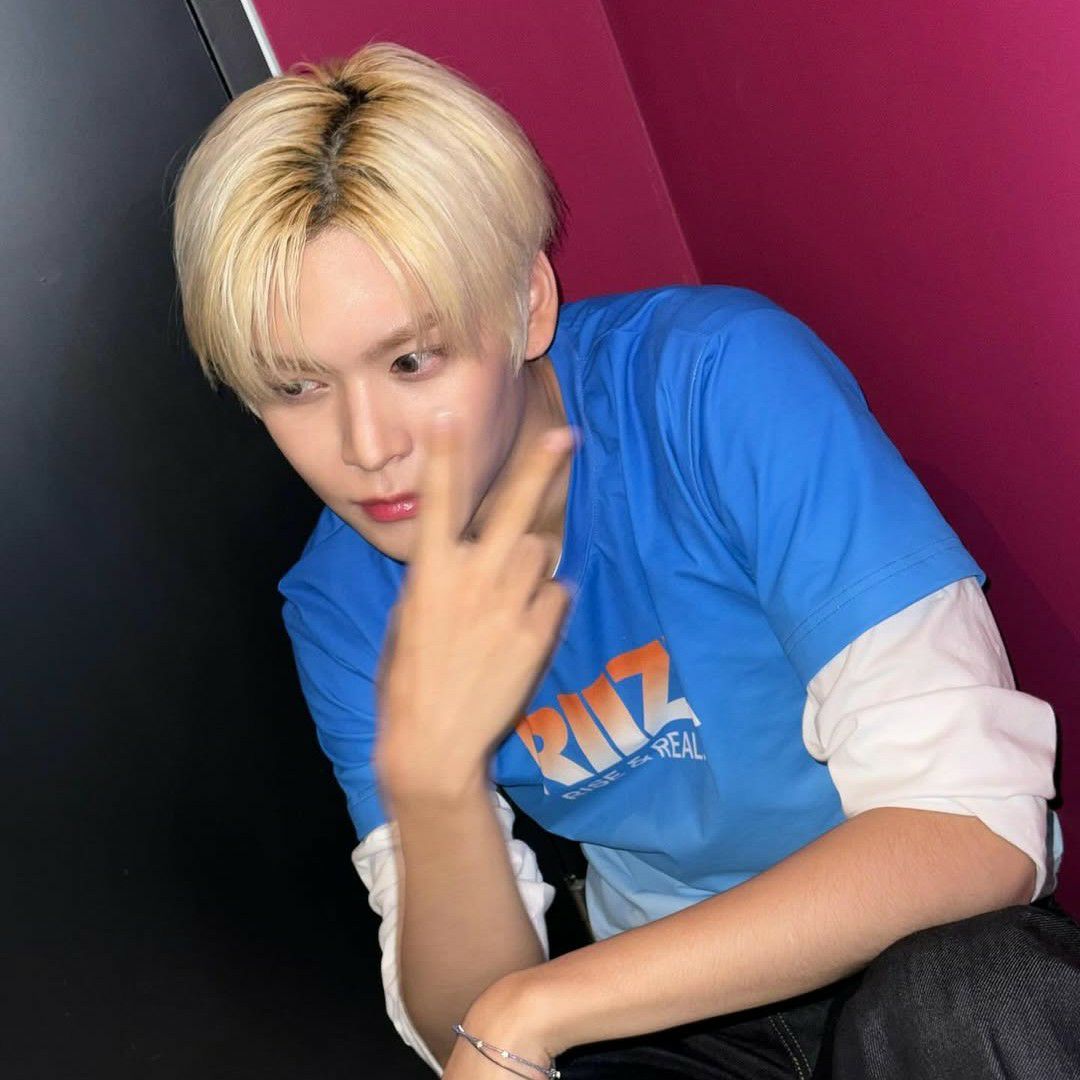 Recent activity shot of Eunseok (RIIZE)