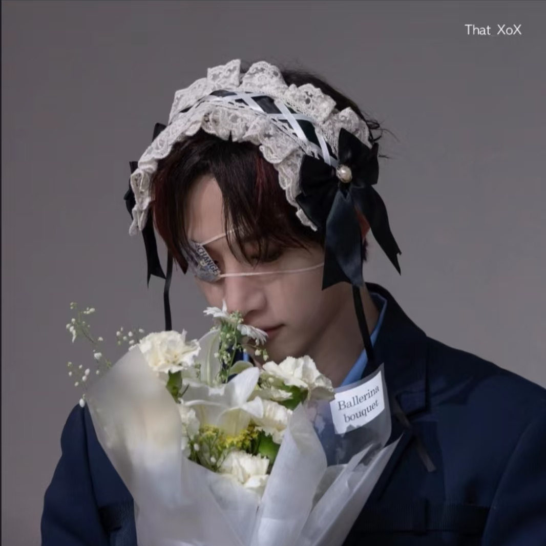방찬 (Stray Kids)의 비하인드 컷