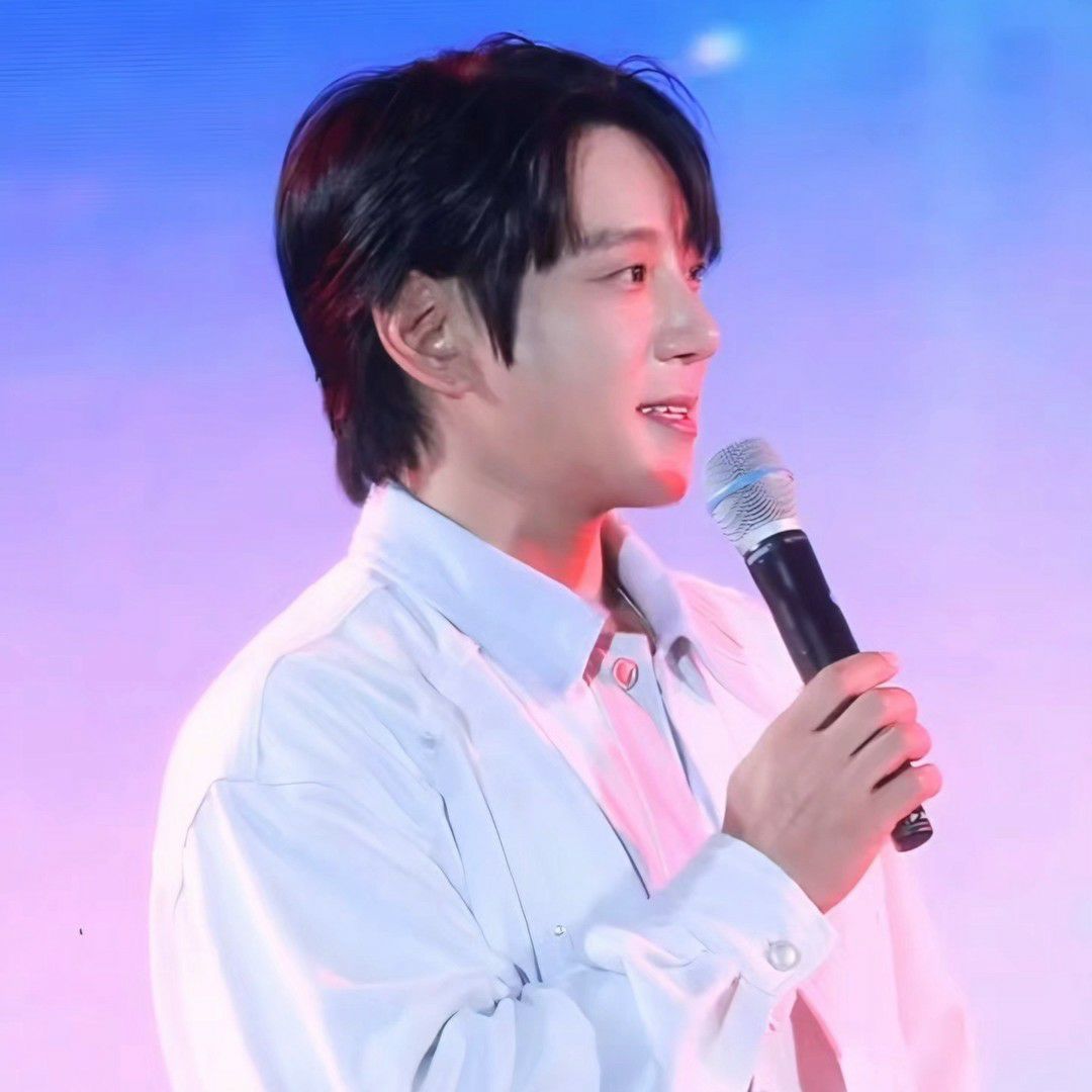 Latest photo of Hwang Chiyeol