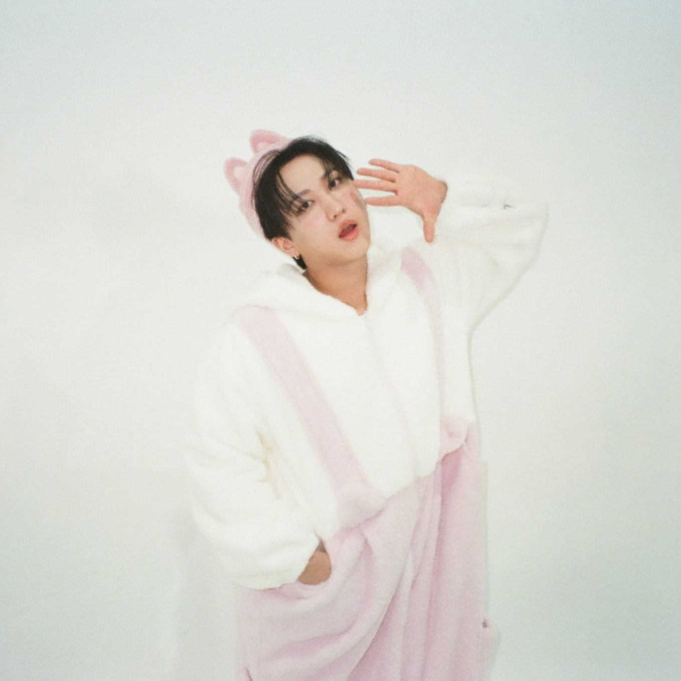 Behind-the-scenes cut of Changbin (Stray Kids)