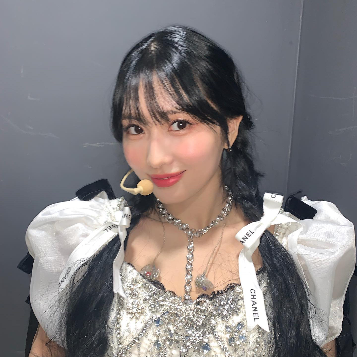 Behind-the-scenes cut of Momo (TWICE)