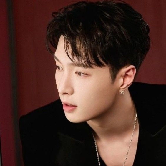 Latest photo of Lay (EXO)