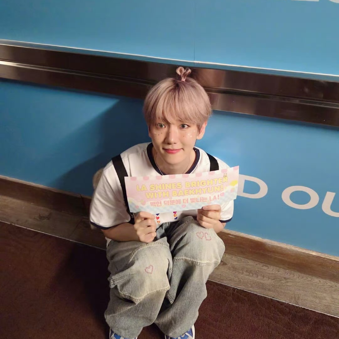 A moment captured by Baekhyun (EXO)'s fan