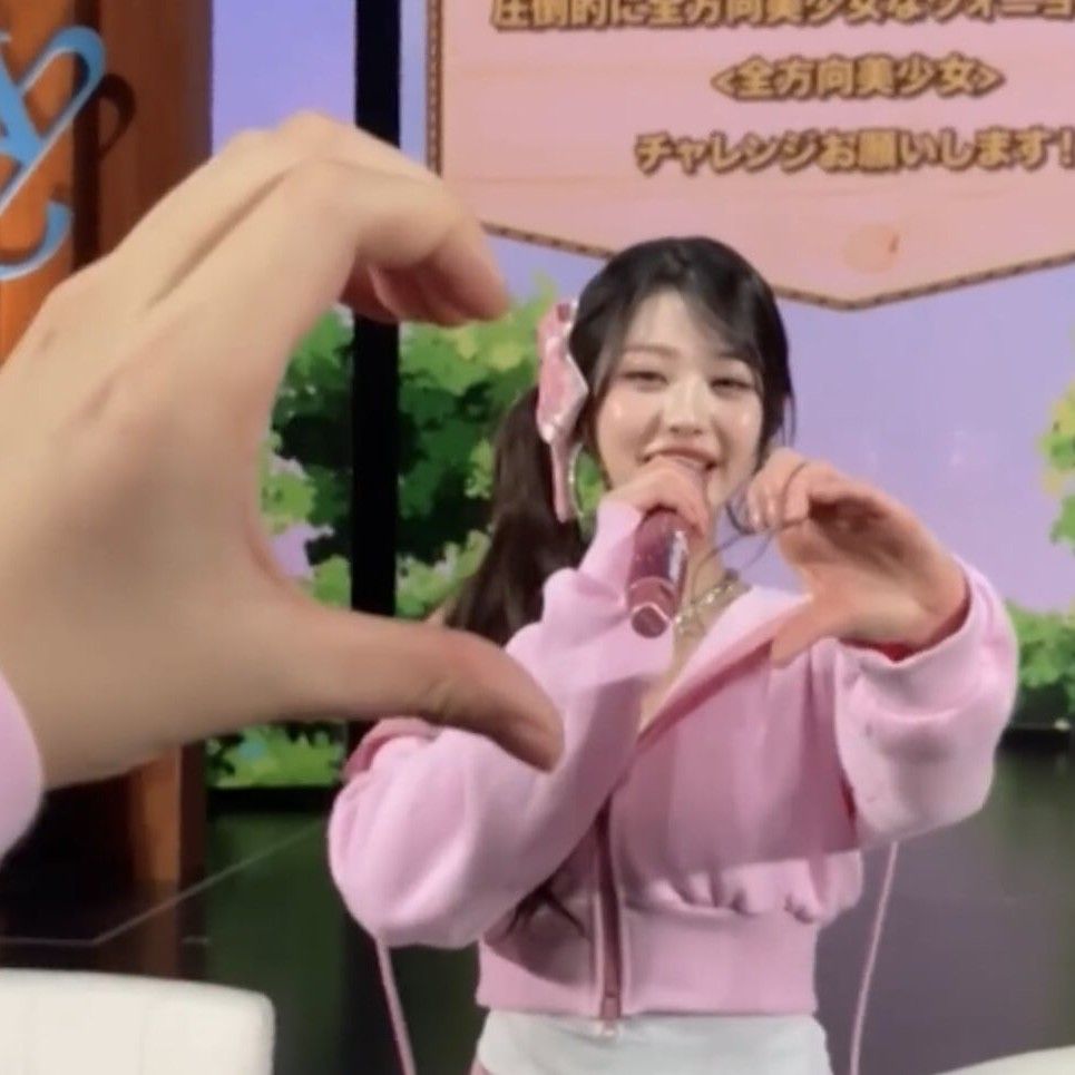 A moment captured by Jang Wonyoung (IVE)'s fan
