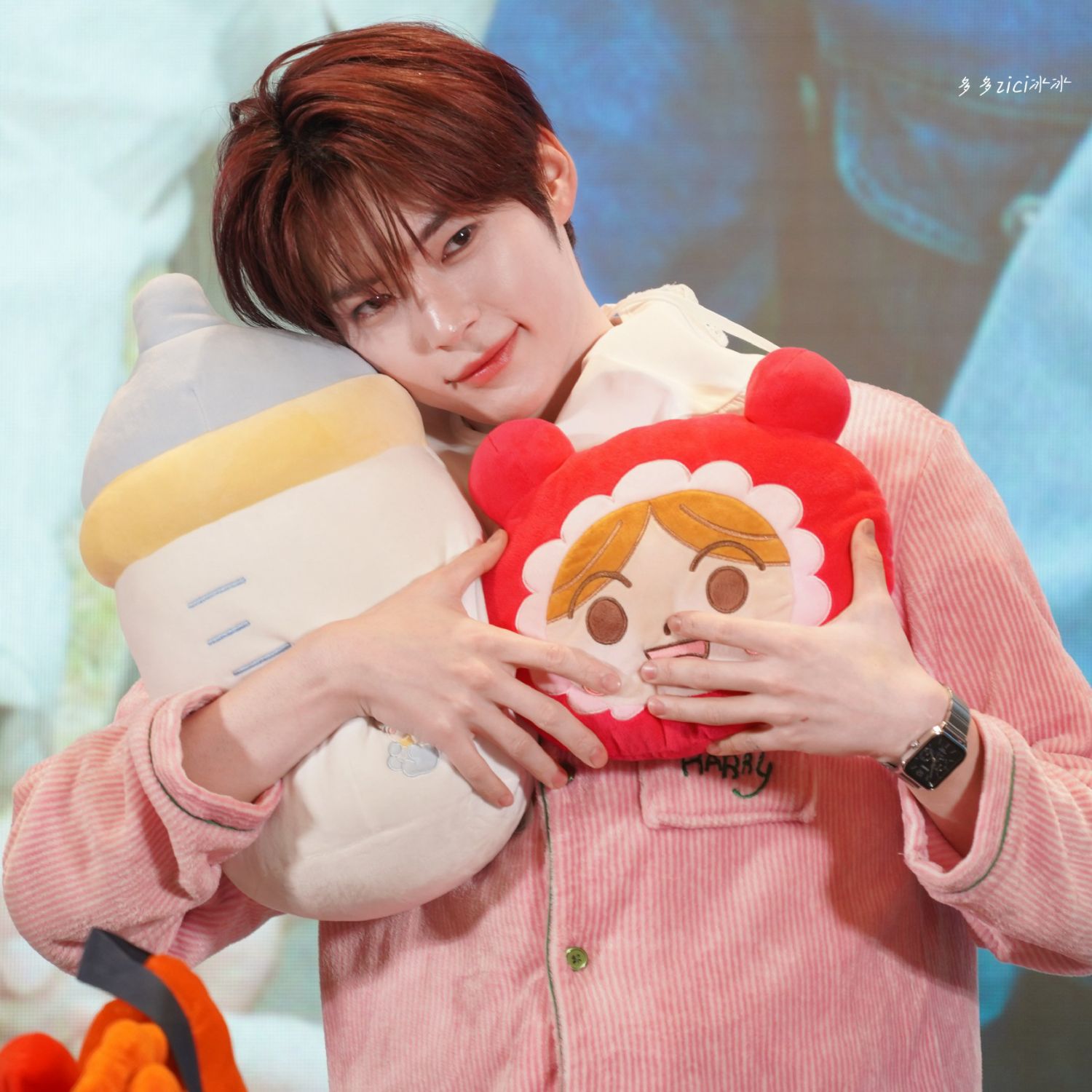 성한빈 (제로베이스원)의 최신 사진