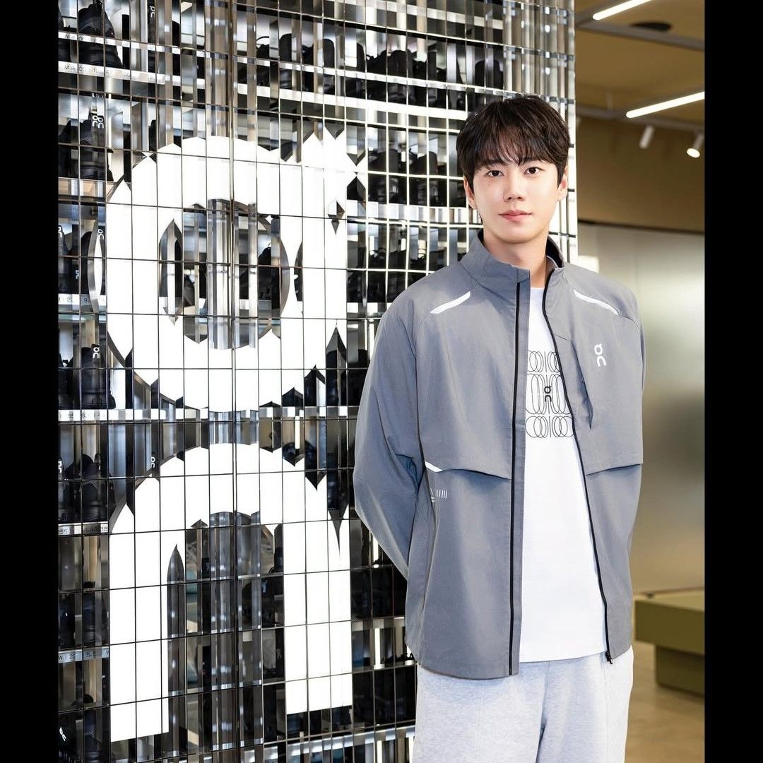 Behind-the-scenes cut of Lee Junyoung