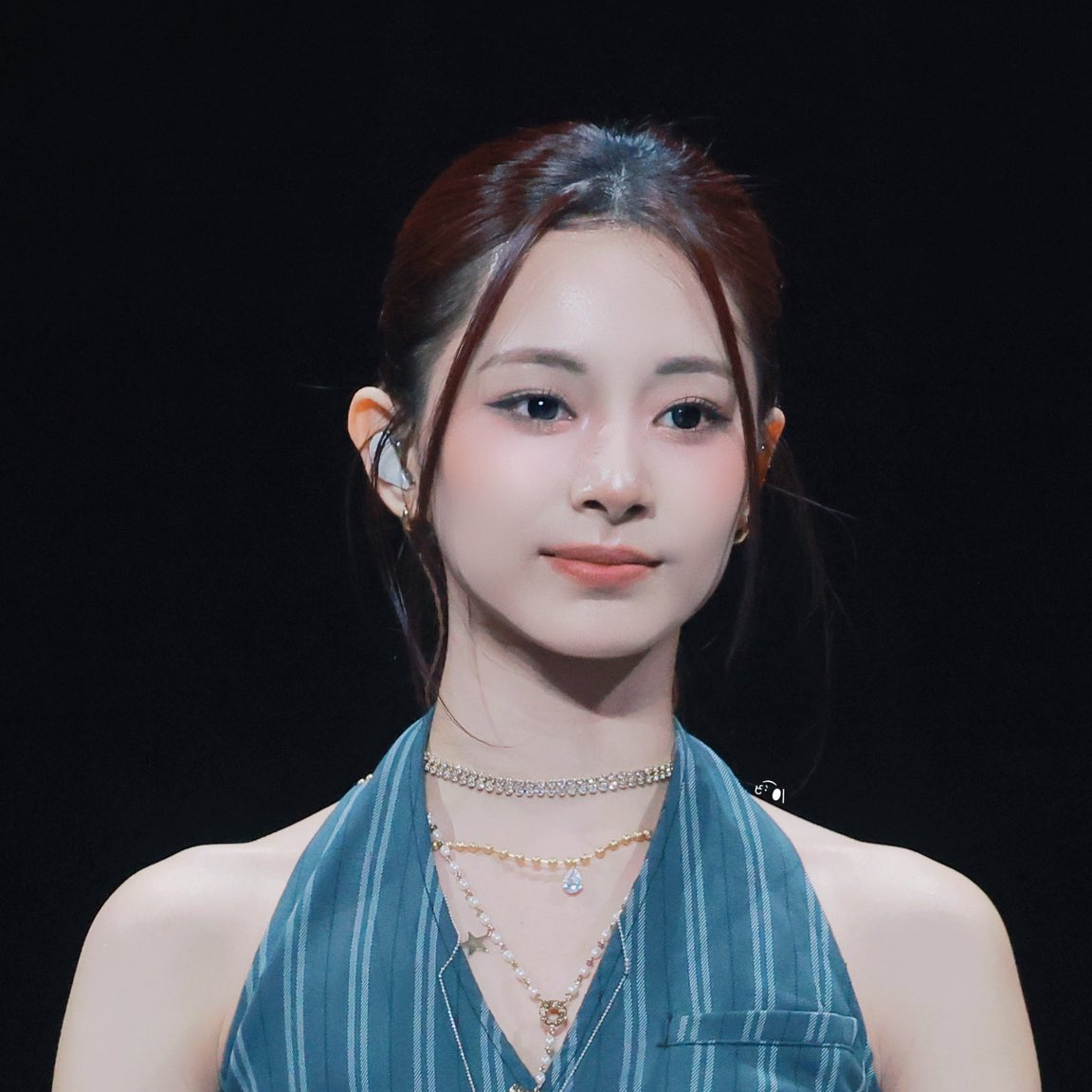 Behind-the-scenes cut of Tzuyu (TWICE)