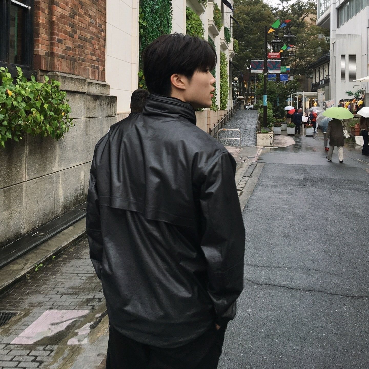 パク・ゴヌク (ZEROBASEONE)の舞台裏ショット