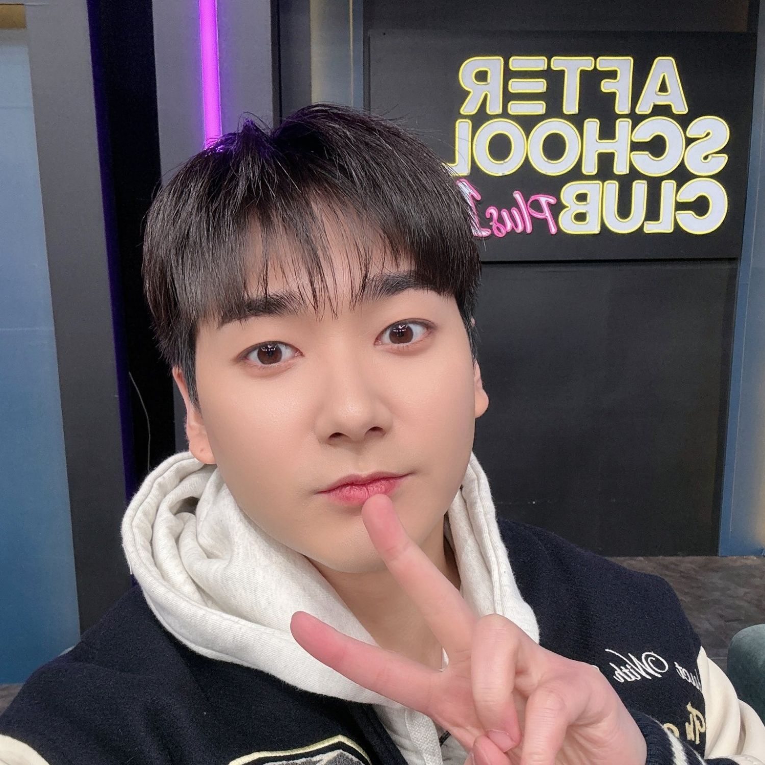 A moment captured by Aron's fan