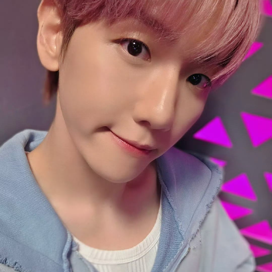 A moment captured by Baekhyun (EXO)'s fan