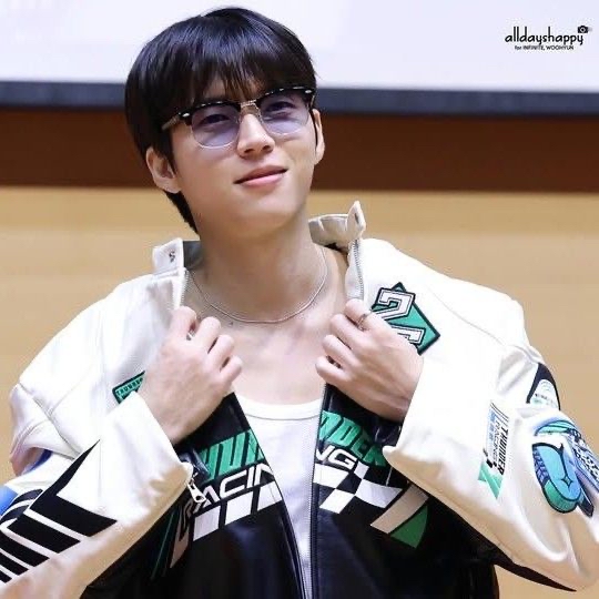 Behind-the-scenes cut of Woohyun (INFINITE)