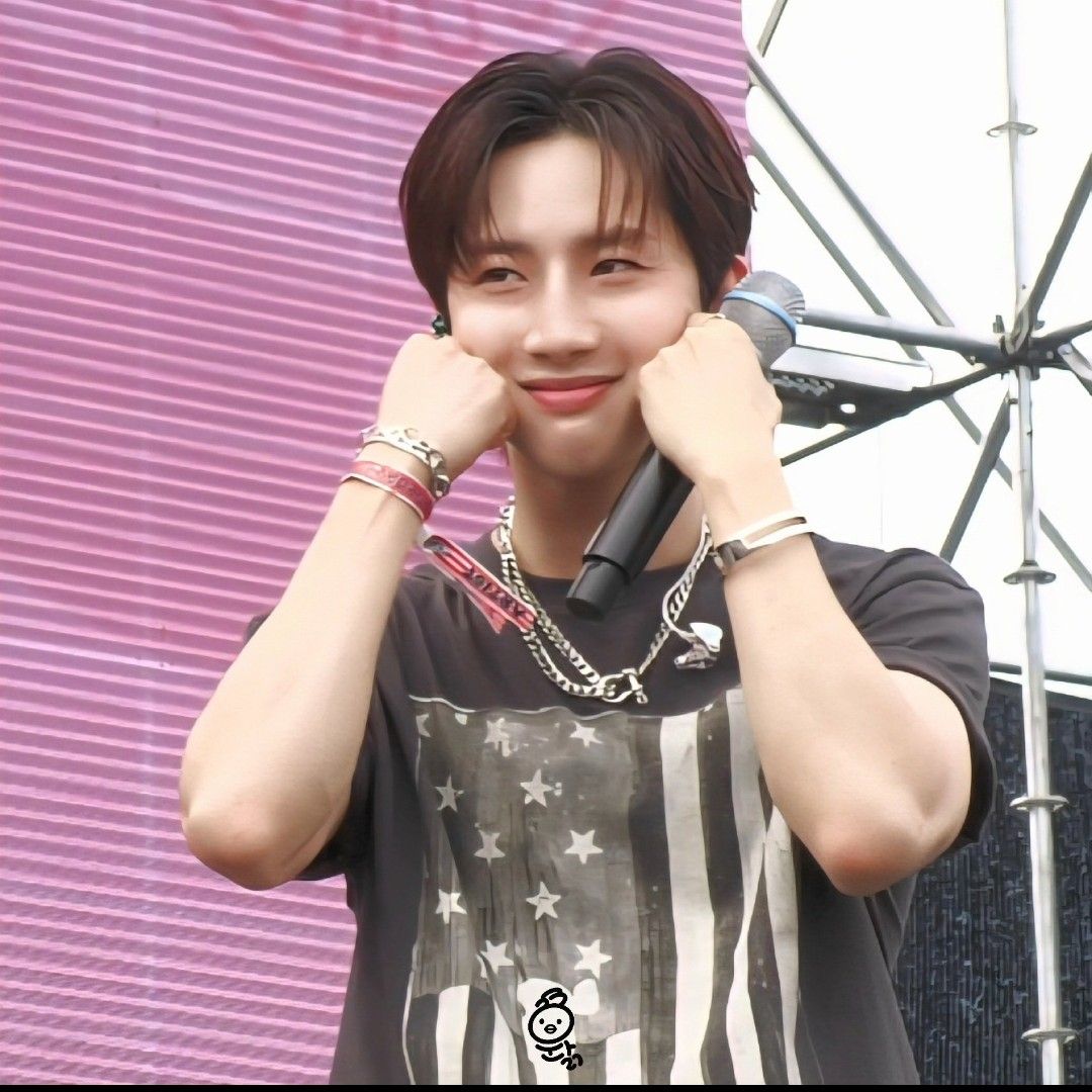 Potret di balik layar Hui (PENTAGON)