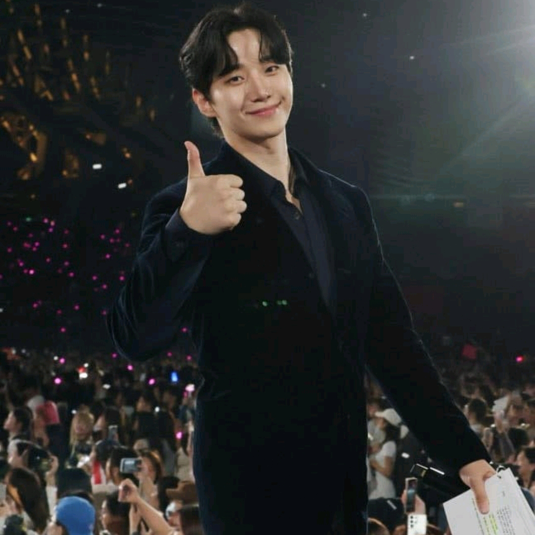 Latest photo of Junho (2PM)