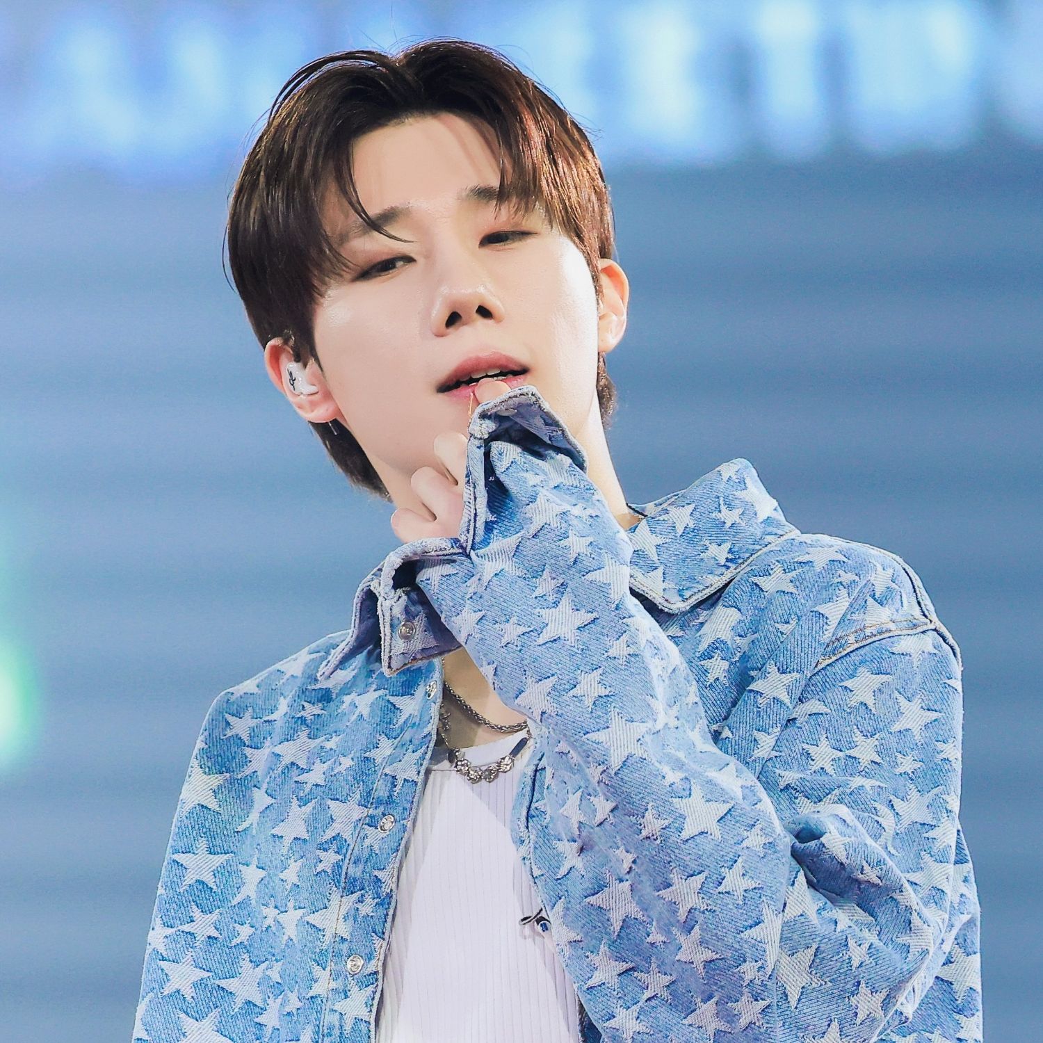 A moment captured by Sungkyu (INFINITE)'s fan