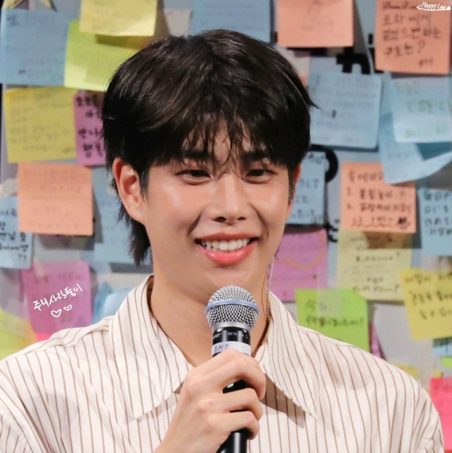 A moment captured by MJ (ASTRO)'s fan