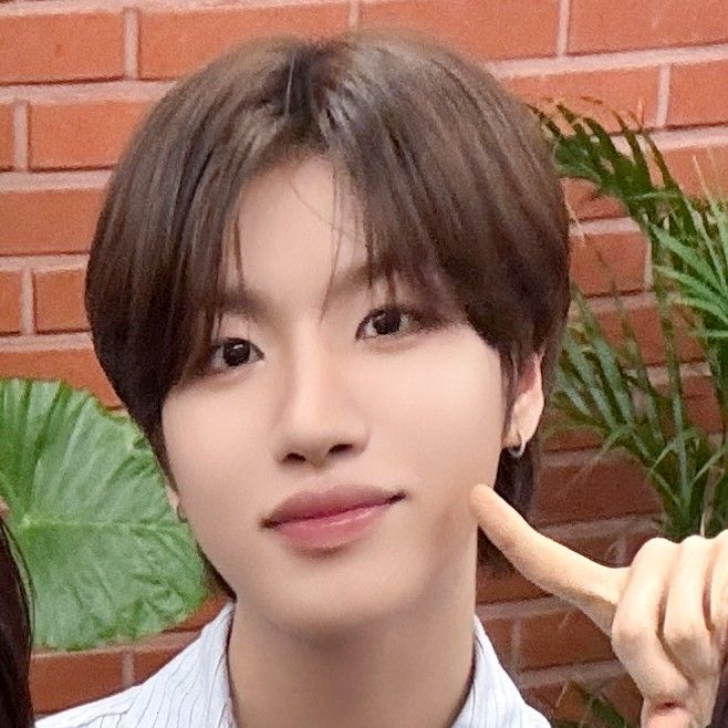 Behind-the-scenes cut of Huiwon (n.SSign)