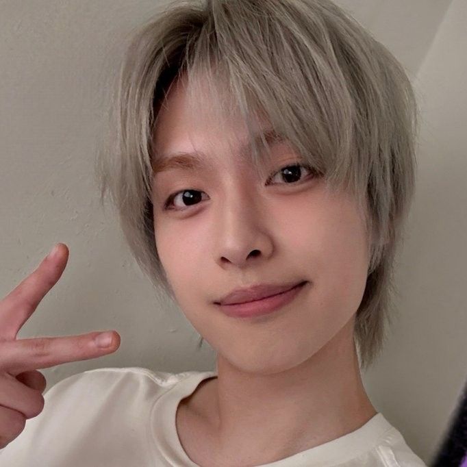 Behind-the-scenes cut of Gaon (Xdinary Heroes)