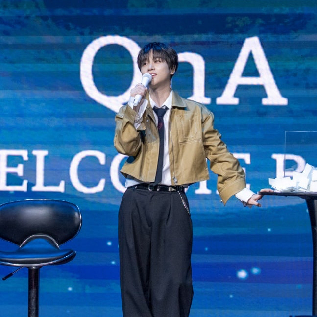 A moment captured by JAY (iKON)'s fan