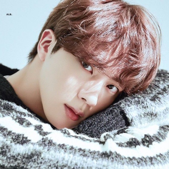 Foto aktivitas terbaru Jin (BTS)