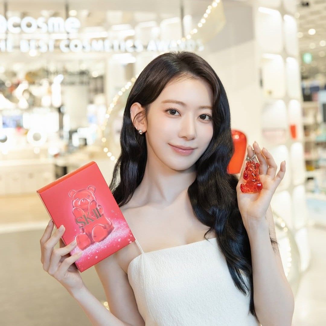 Latest photo of Sakura (LE SSERAFIM)