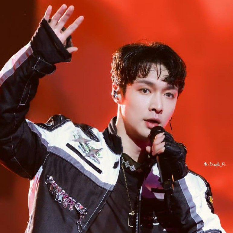 A moment captured by Lay (EXO)'s fan
