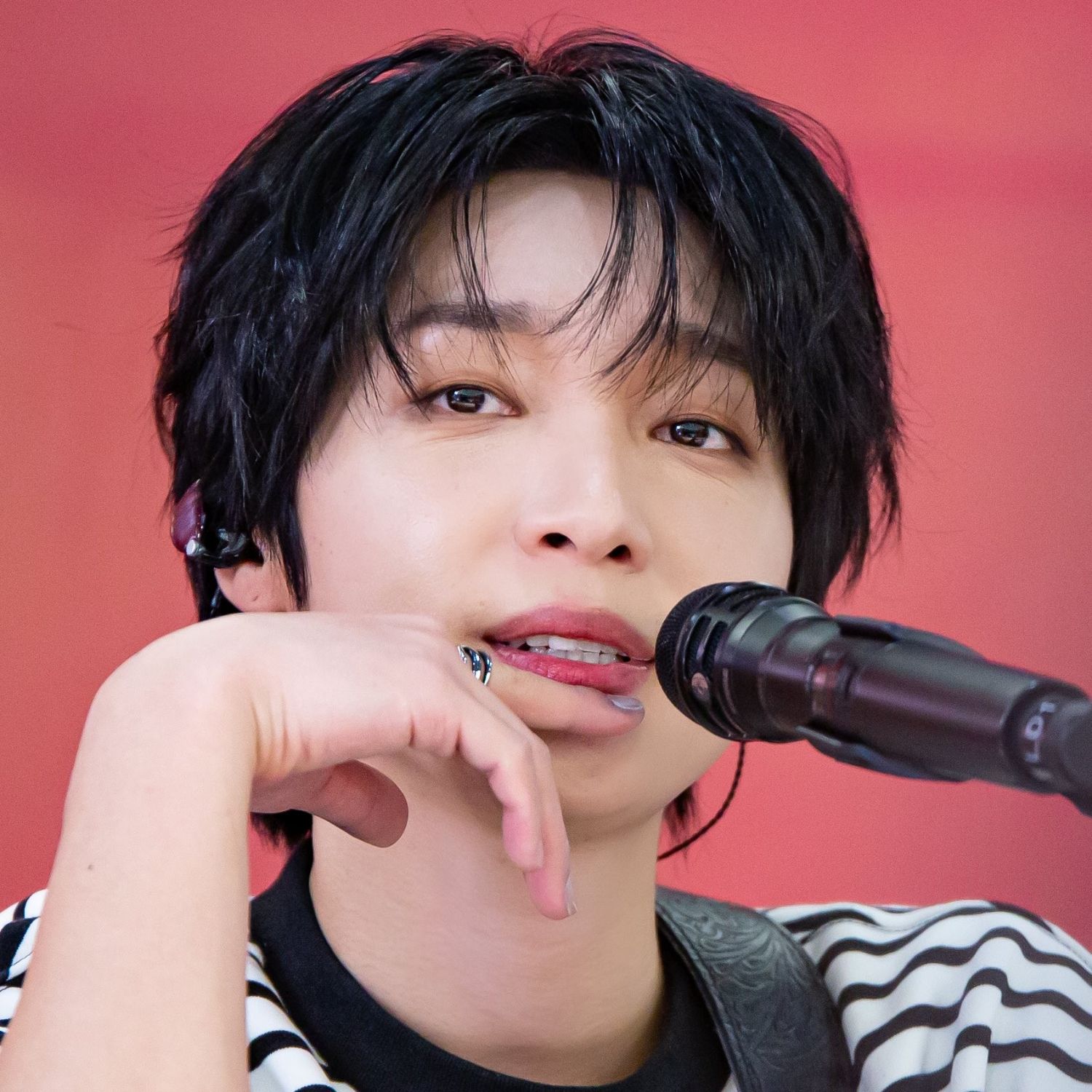 A moment captured by Jeong Sewoon's fan