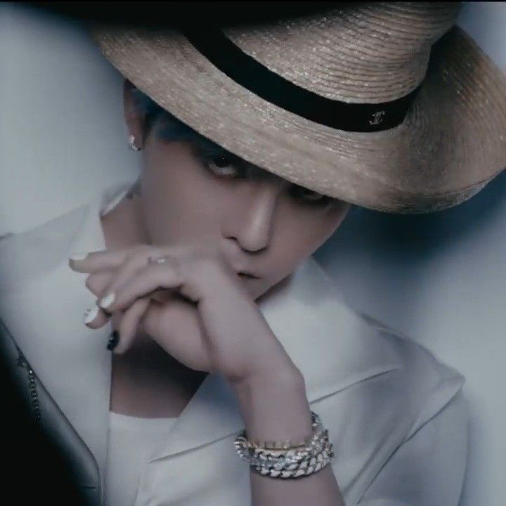 Latest photo of G-DRAGON (BIGBANG)