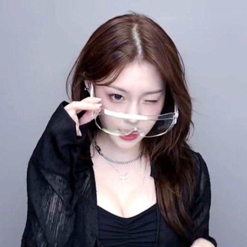 Recent activity shot of Kim Chaehyun (Kep1er)