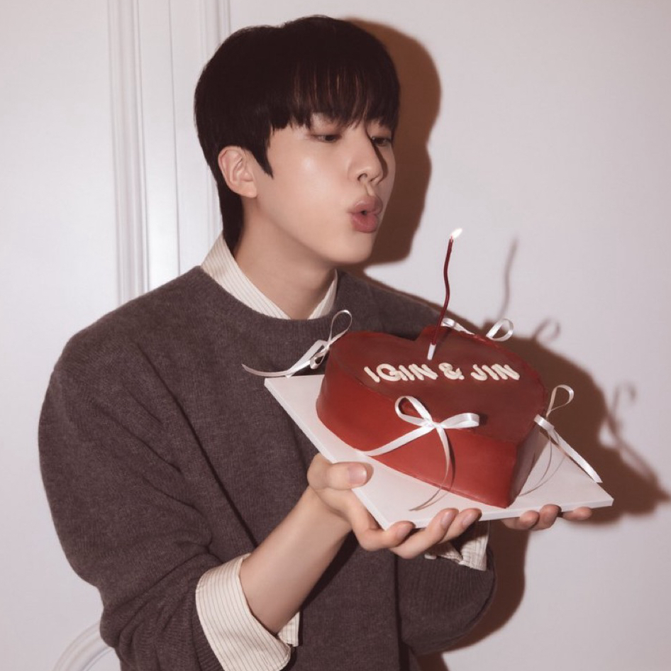 A moment captured by Jin (BTS)'s fan