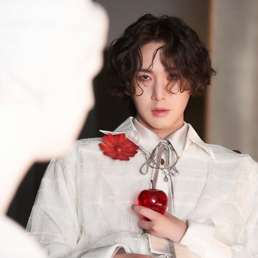 Recent activity shot of Shinwon (PENTAGON)