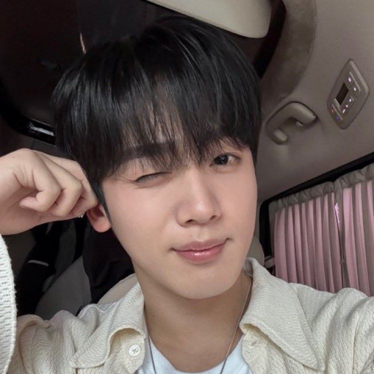 Behind-the-scenes cut of Kim Yohan (WEi)