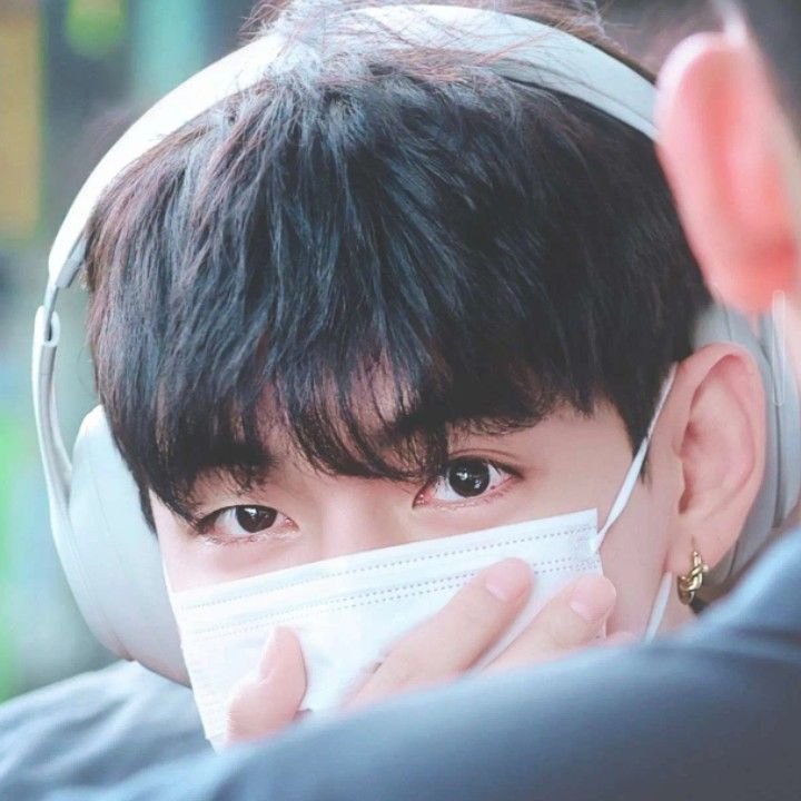 뷔 (방탄소년단)의 최신 사진