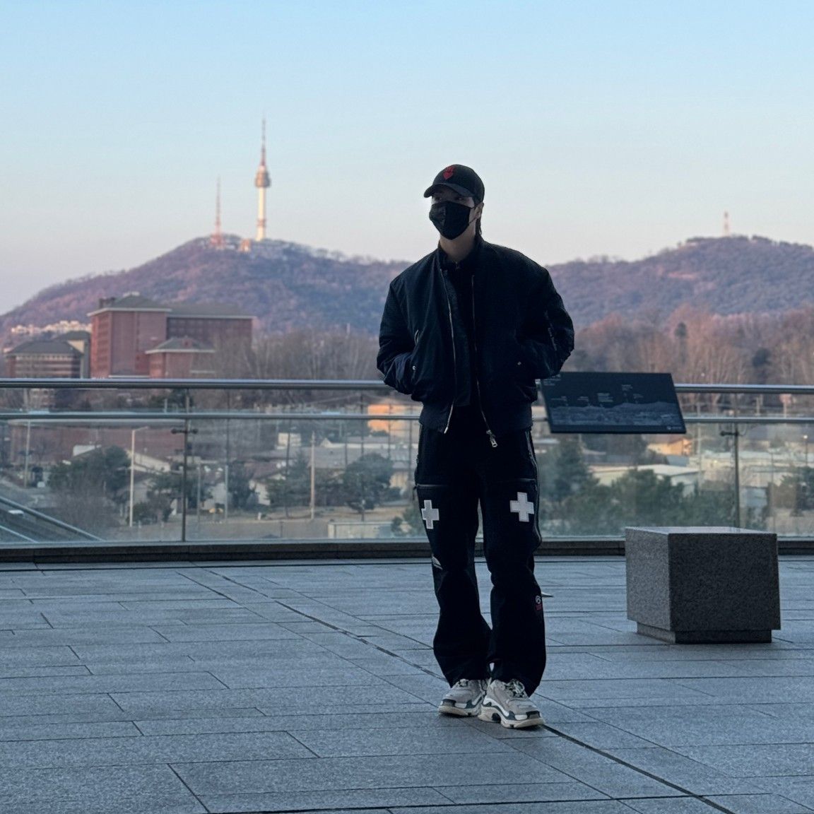 Behind-the-scenes cut of Kim Jonghyeon