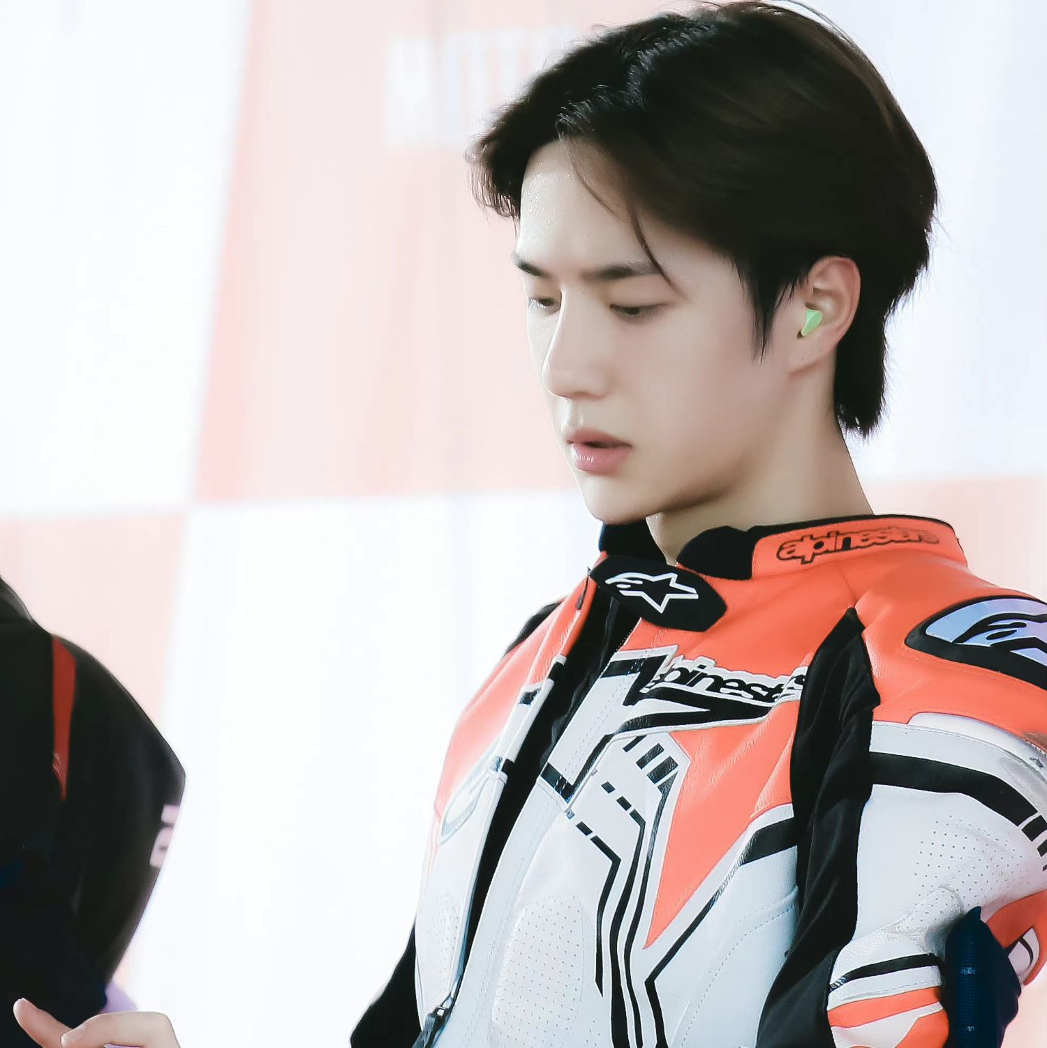 Behind-the-scenes cut of Wang Yibo