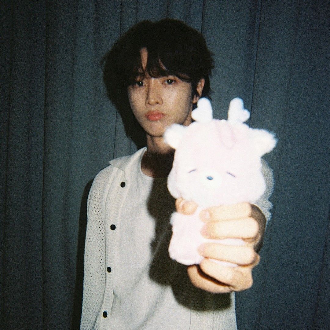 Latest photo of Sungchan (RIIZE)