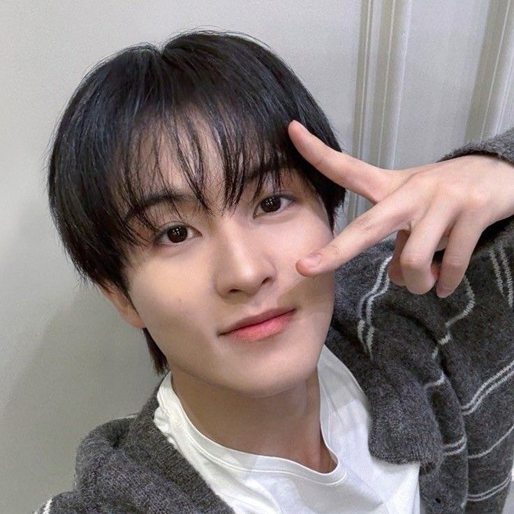 Behind-the-scenes cut of Mark (NCT 127, NCT DREAM)