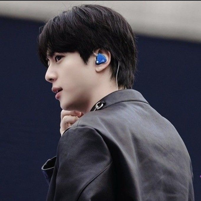 Momen yang diabadikan oleh penggemar Jin (BTS)