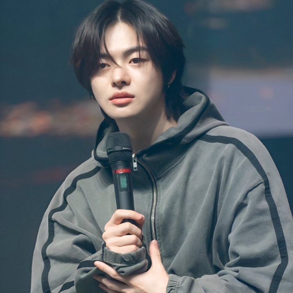 Behind-the-scenes cut of Lee Leo