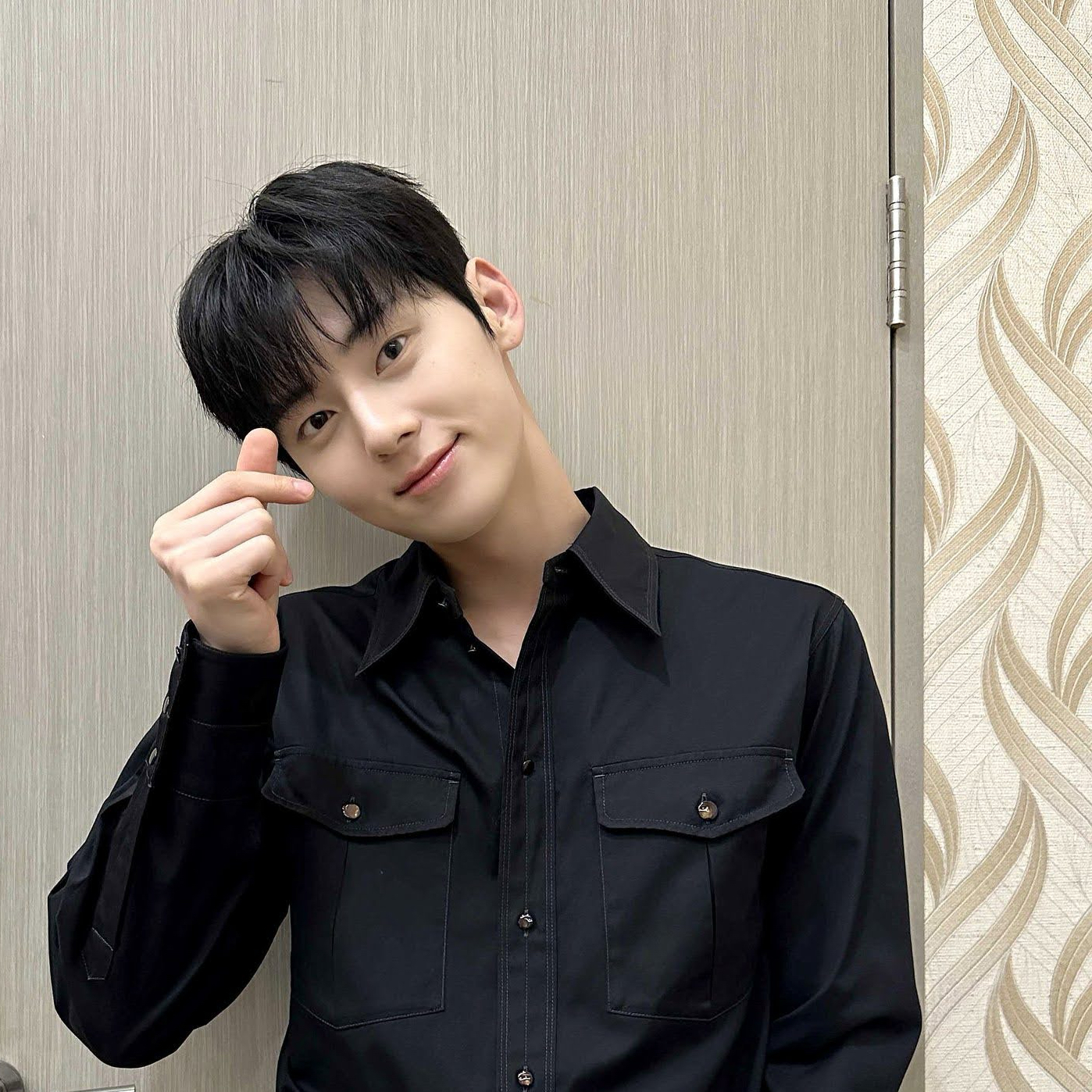 Behind-the-scenes cut of Hwang Minhyun