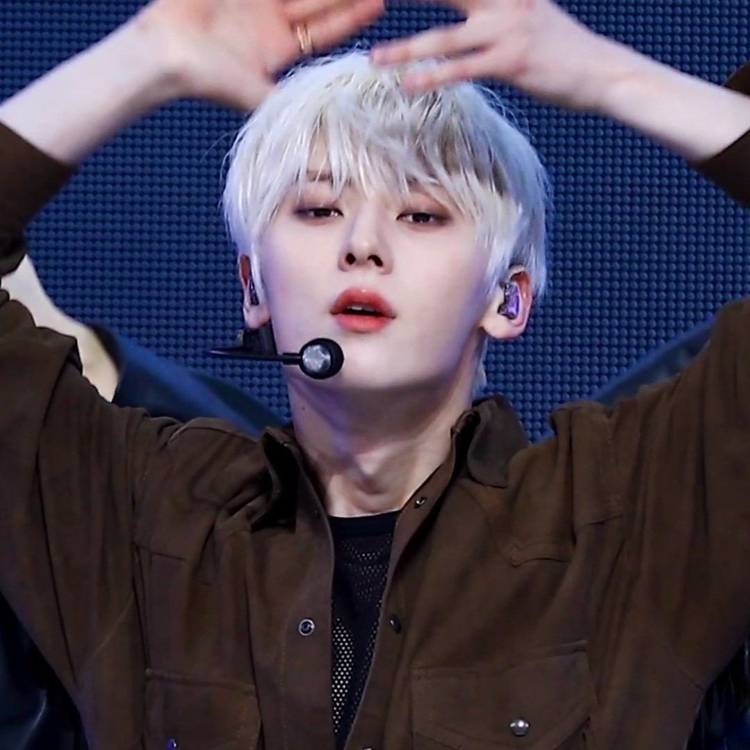 황민현의 비하인드 컷