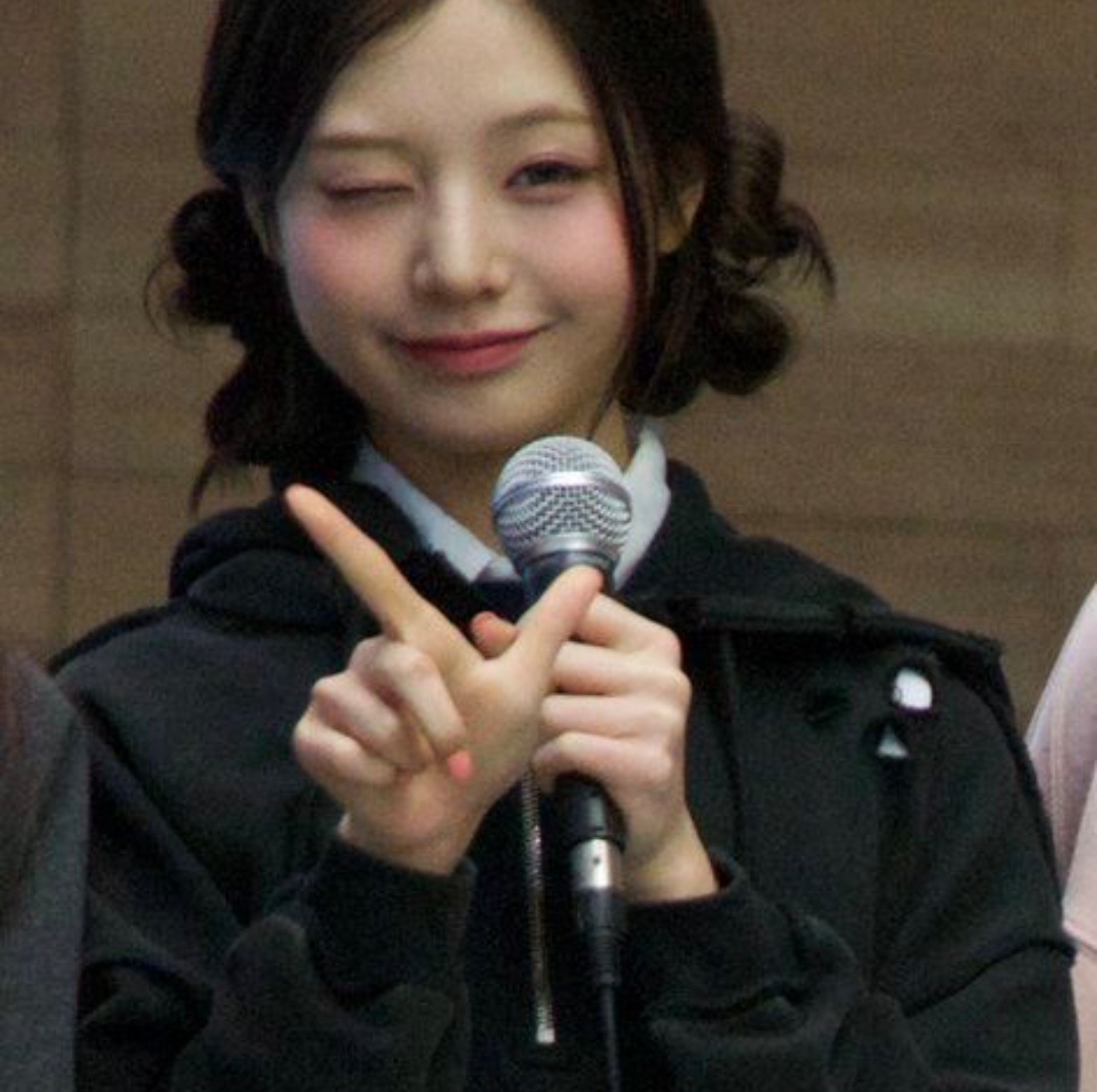 Behind-the-scenes cut of Seowon (UNIS)