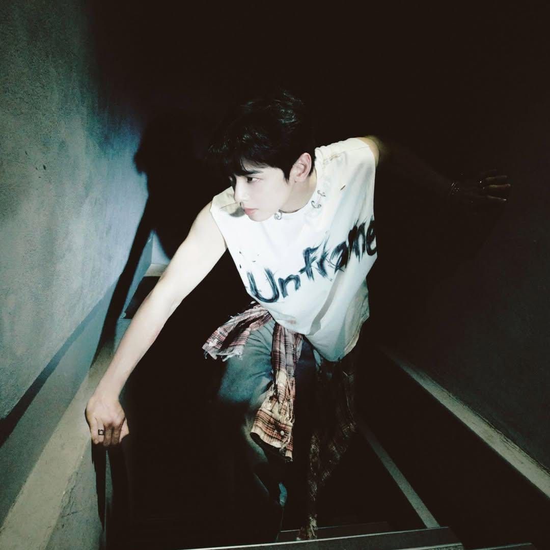 A moment captured by Eunwoo (ASTRO)'s fan